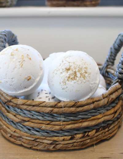 Banana Leaf & Hitam Raffia Basket- Set of 2